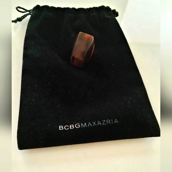 BCBG MAXAZRIA Lucite Plastic Ring - Picture 2 of 10
